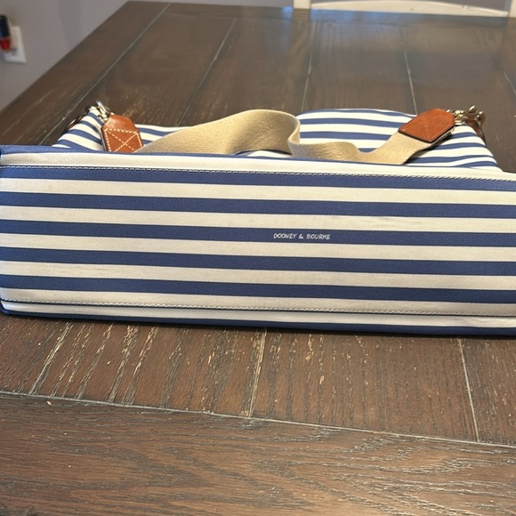 Dooney & Bourke Blue and white striped shoulder bag. - Picture 5 of 12